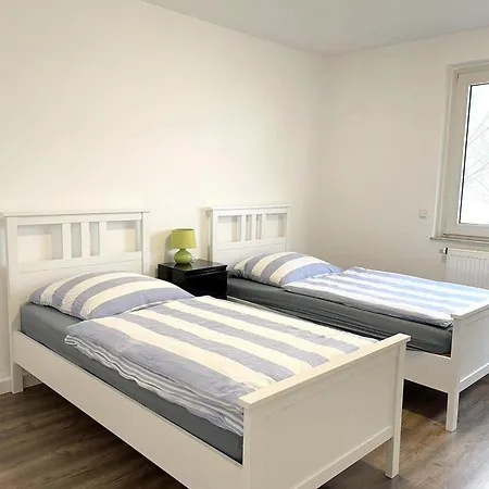 Apartment Near Duesseldorf Messe And Airport, Two Bedrooms, Parking, Kitchen And Garden Duisburg