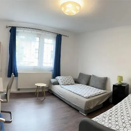 Near Duesseldorf Messe And Airport, Two Bedrooms, Parking, Kitchen And Garden * Duisburg
