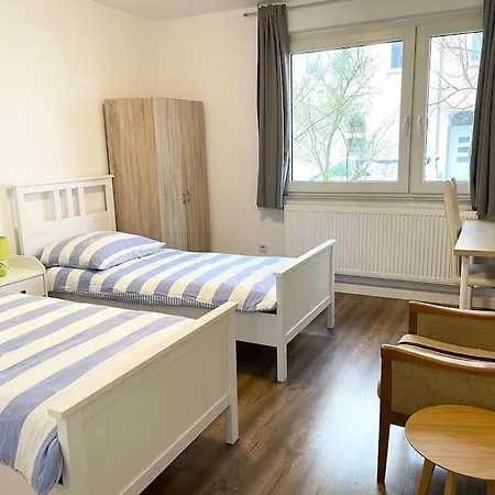 Apartment Near Duesseldorf Messe And Airport, Two Bedrooms, Parking, Kitchen And Garden *