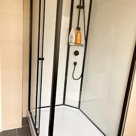 Near Duesseldorf Messe And Airport, Two Bedrooms, Parking, Kitchen And Garden 公寓