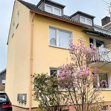 Near Duesseldorf Messe And Airport, Two Bedrooms, Parking, Kitchen And Garden 公寓