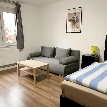 公寓 Near Duesseldorf Messe And Airport, Two Bedrooms, Parking, Kitchen And Garden *