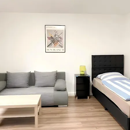 公寓 Near Duesseldorf Messe And Airport, Two Bedrooms, Parking, Kitchen And Garden *