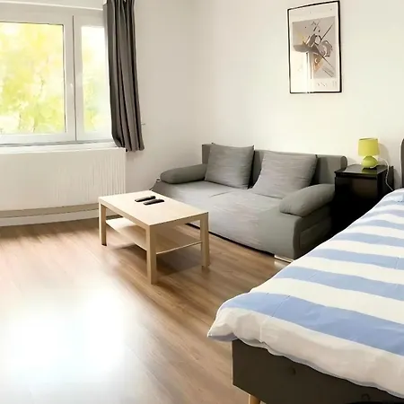 公寓 Near Duesseldorf Messe And Airport, Two Bedrooms, Parking, Kitchen And Garden