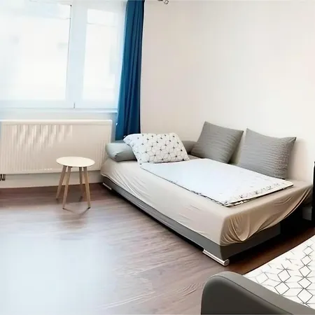 公寓 Near Duesseldorf Messe And Airport, Two Bedrooms, Parking, Kitchen And Garden 杜伊斯堡
