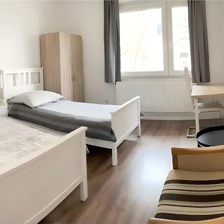 公寓 Near Duesseldorf Messe And Airport, Two Bedrooms, Parking, Kitchen And Garden *