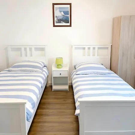 Near Duesseldorf Messe And Airport, Two Bedrooms, Parking, Kitchen And Garden 公寓 *