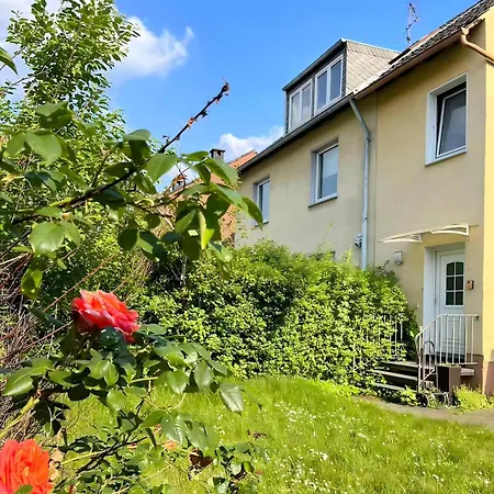Near Düsseldorf Messe&airport, Two Bedrooms, Parking, Kitchen&garden *