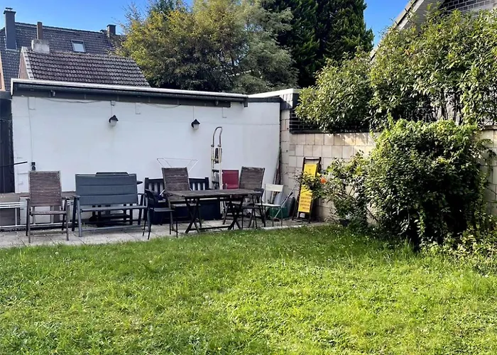 Apartment Near Duesseldorf Messe And Airport, Two Bedrooms, Parking, Kitchen And Garden